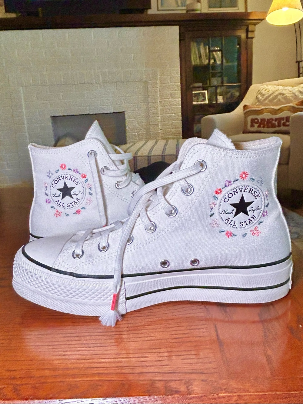 Converse Women’s Chuck Taylor All Star Platform Lift ‘Little Flowers’ size 9